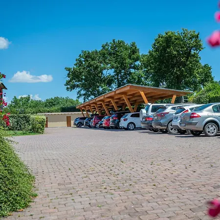 Ξενοδοχείο με διαμερίσματα Villaggio Le Querce