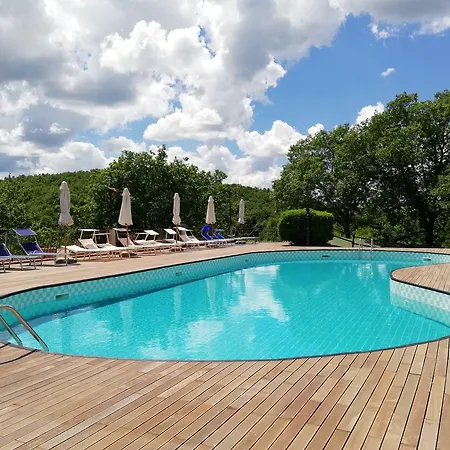 Villaggio Le Querce Aparthotel 4*