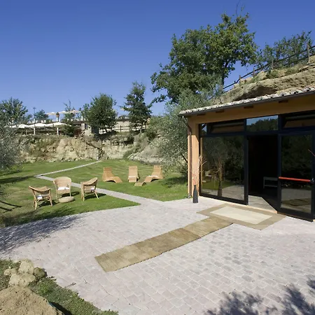 Aparthotel Villaggio Le Querce 4*