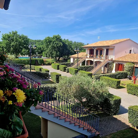 Villaggio Le Querce Aparthotel 4*